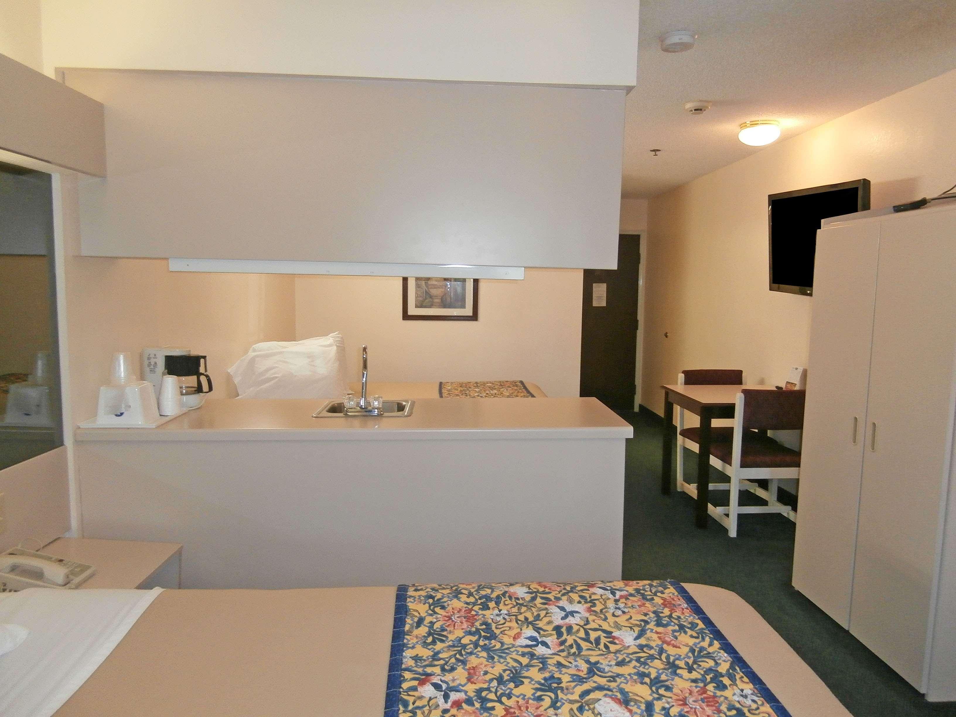 America'S Best Value Inn & Suites-Mcdonough Bagian luar foto