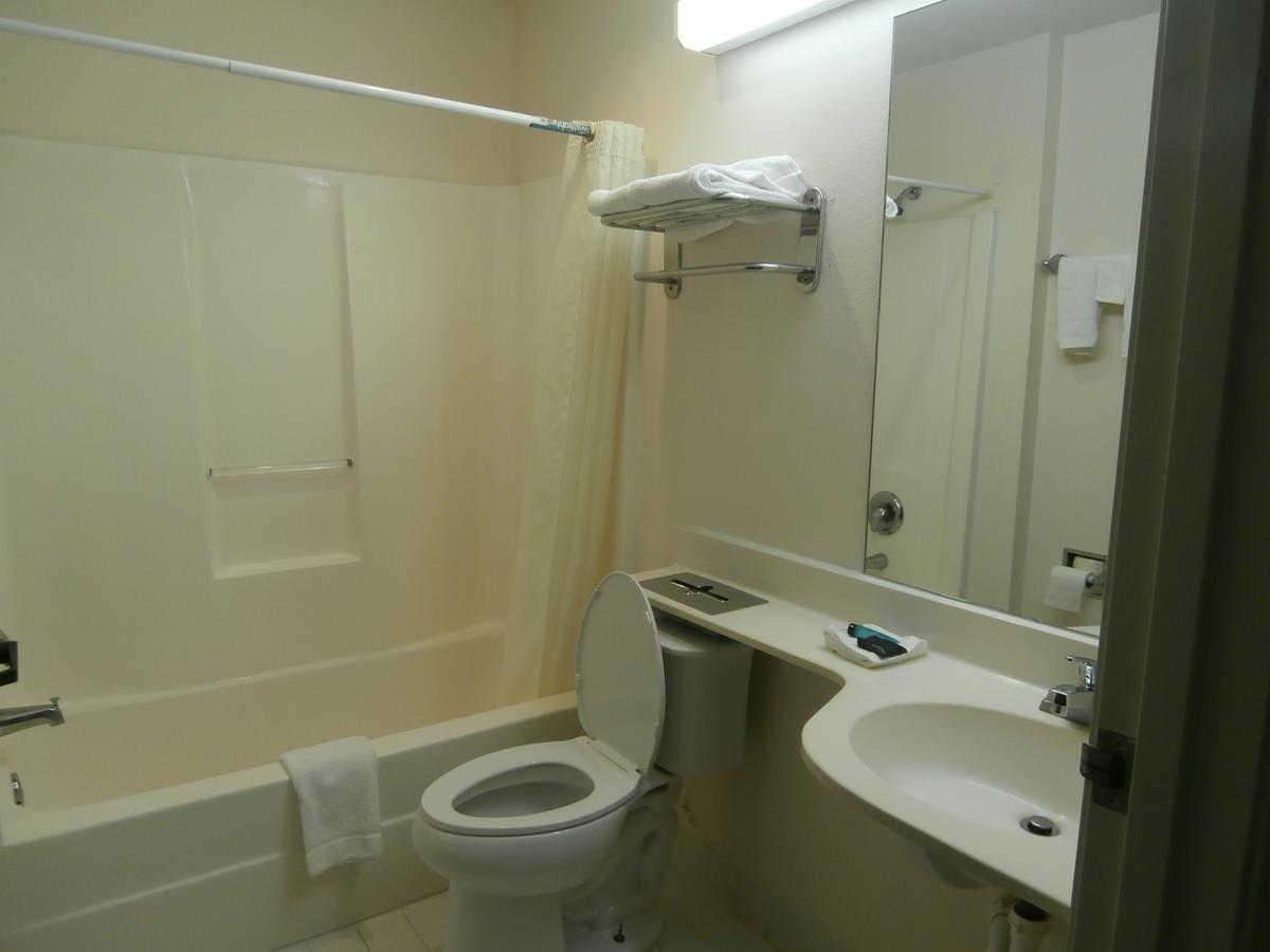 America'S Best Value Inn & Suites-Mcdonough Bagian luar foto
