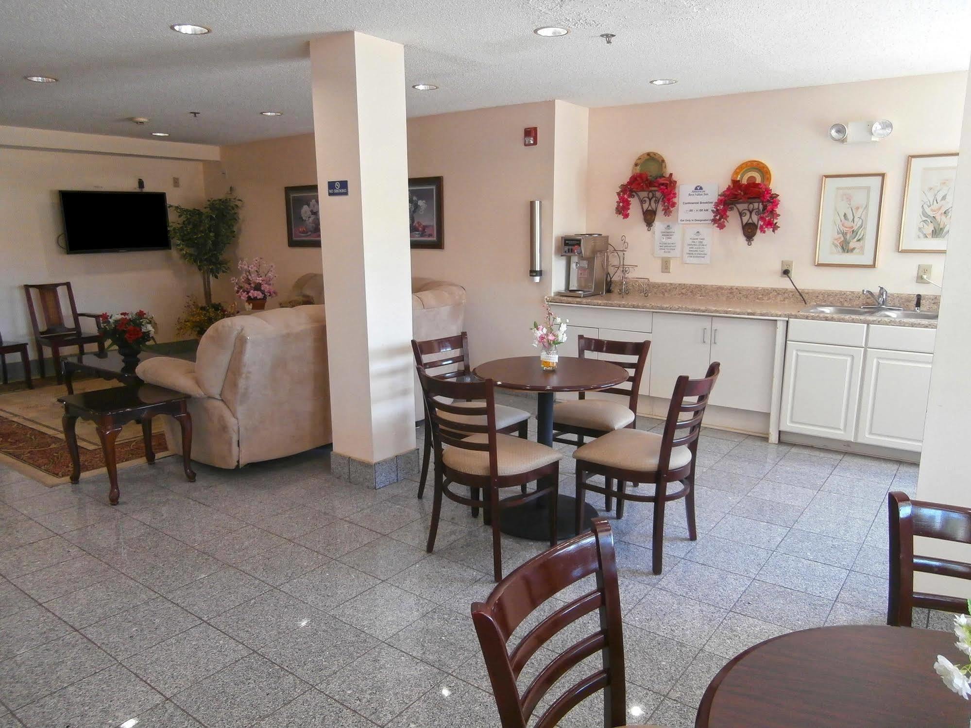 America'S Best Value Inn & Suites-Mcdonough Bagian luar foto