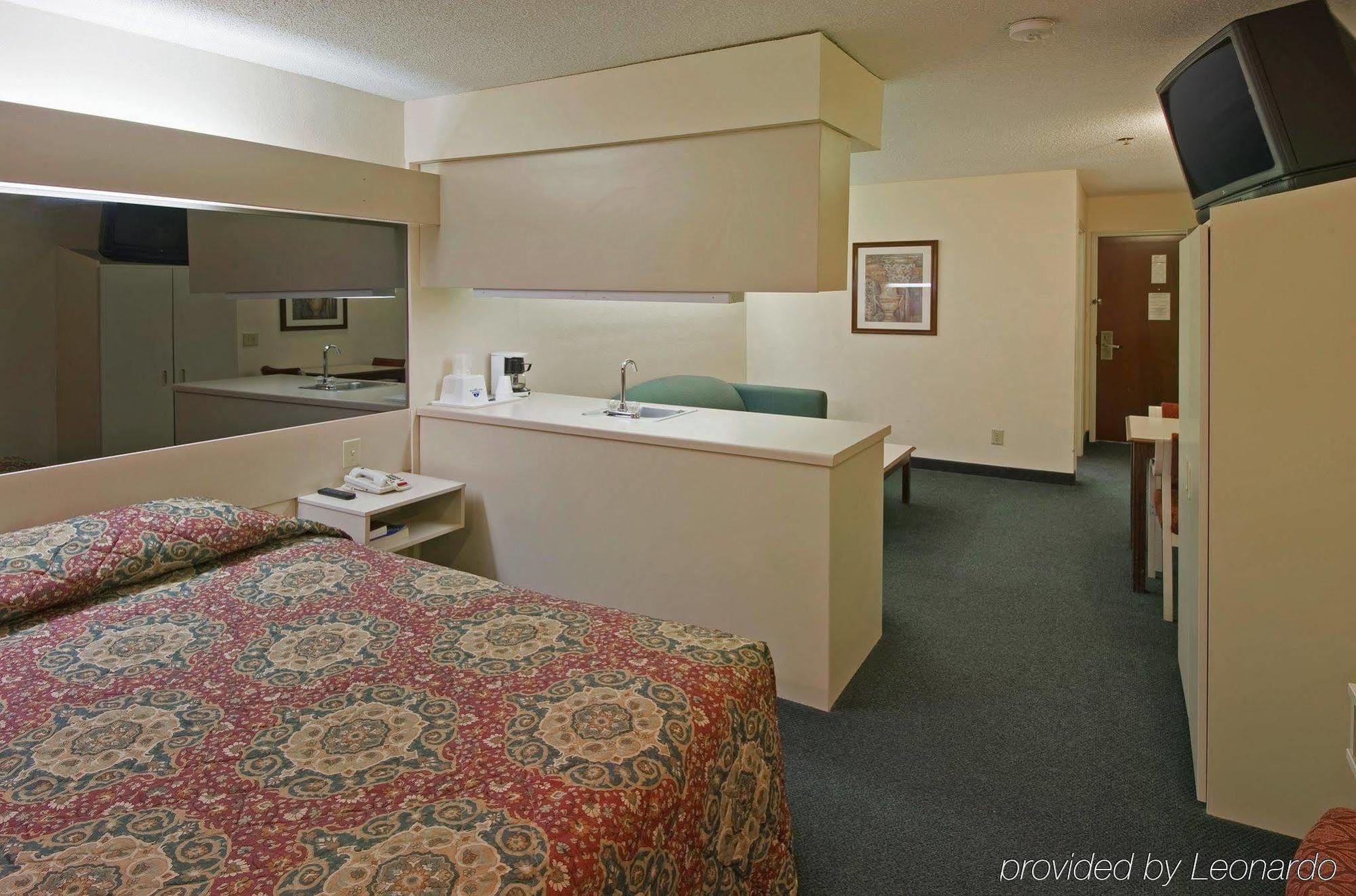 America'S Best Value Inn & Suites-Mcdonough Bagian luar foto